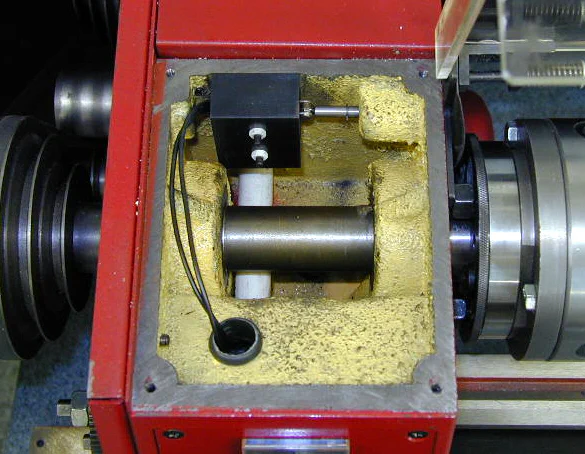 Spindle passes through headstock bearings