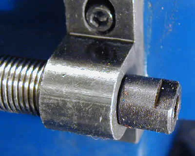 leadscrew_nut_.jpg (40823 bytes)